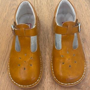 Lamour girls shoes size 2
